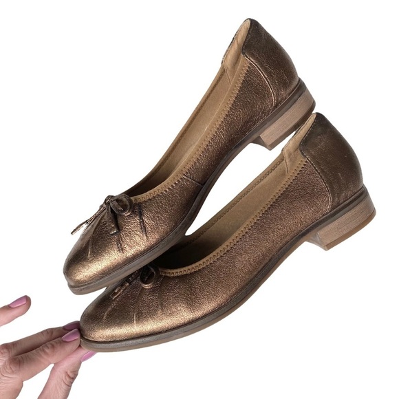 Clarks Collection Metallic Flats Size 7 Sara Aster Leather Bow Toe Comfort Shoes - Picture 8 of 13